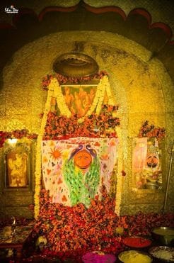 बाबा गुमानदेव हनुमान के आंगन मे मना रंगोत्सव, मंत्रोच्चार के साथ लगाया गया अबीर गुलाल, चांदी की बाबा गुमानदेव हनुमान के आंगन मे मना रंगोत्सव, मंत्रोच्चार के साथ लगाया गया अबीर गुलाल, चांदी की
