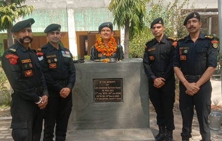 फोटो 28- सोनीपत के गन्नौर के गांव बजाना कलां स्थित राजकीय उच्च विद्यालय परिसर में शहीद कमांडो स फोटो 28- सोनीपत के गन्नौर के गांव बजाना कलां स्थित राजकीय उच्च विद्यालय परिसर में शहीद कमांडो स