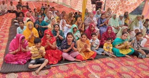 गढ़ीपुख़्ता के श्री हनुमान धाम पर भागवत कथा करते किरण चंद महाराज । संवाद गढ़ीपुख़्ता के श्री हनुमान धाम पर भागवत कथा करते किरण चंद महाराज । संवाद