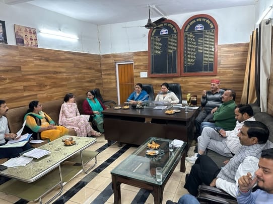 कांगडा मिशन रोड पर स्थित सफ़ाई कर्मियों के ख़स्ताहाल कमरे। स्रोत: पाठक