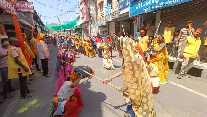 शहर में निकली फाग यात्रा