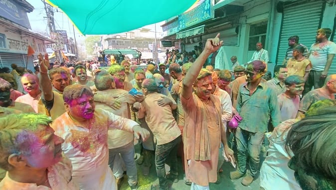 शहर में निकली फाग यात्रा