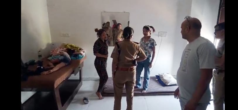देह व्यापार की शिकायतों पर पुलिस की जांच शुरू... स्पा सेंटर सहित एक दर्जन स्थानों पर छापे, आधा 