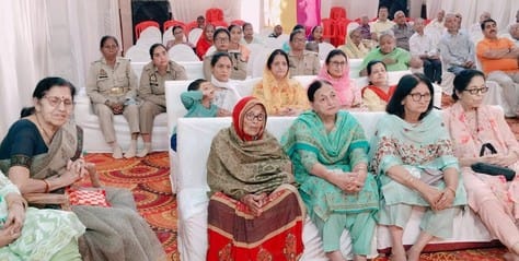 चित्रा टॉकीज में आयोजित श्रीमदभागवत कथा के दूसरे दिन कथा व्यास ने कथा सुनाई। स्रोत: आयोजक चित्रा टॉकीज में आयोजित श्रीमदभागवत कथा के दूसरे दिन कथा व्यास ने कथा सुनाई। स्रोत: आयोजक