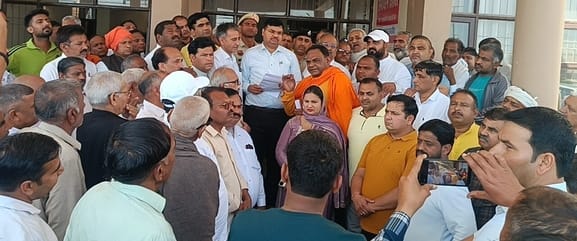 फोटो 18- सोनीपत के खरखौदा स्थित कार्यालय में मुख्यमंत्री नायब सिंह सैनी के नाम एसडीएम डाॅ. निर् फोटो 18- सोनीपत के खरखौदा स्थित कार्यालय में मुख्यमंत्री नायब सिंह सैनी के नाम एसडीएम डाॅ. निर्