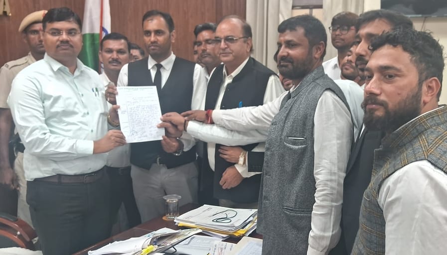 फोटो 18- सोनीपत के खरखौदा स्थित कार्यालय में मुख्यमंत्री नायब सिंह सैनी के नाम एसडीएम डाॅ. निर् फोटो 18- सोनीपत के खरखौदा स्थित कार्यालय में मुख्यमंत्री नायब सिंह सैनी के नाम एसडीएम डाॅ. निर्