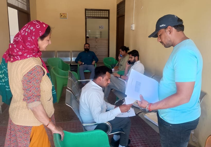 फोटो 26- सोनीपत के वार्ड-5 स्थित बाबा धाम मंदिर के पीछे सामुदायिक केंद्र में लगाए गए शिविर में फोटो 26- सोनीपत के वार्ड-5 स्थित बाबा धाम मंदिर के पीछे सामुदायिक केंद्र में लगाए गए शिविर में
