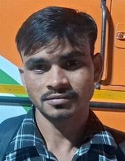 रोडवेज बस स्टैंड पर लगी यात्रियों की भीड़। संवाद