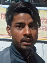 रोडवेज बस स्टैंड पर लगी यात्रियों की भीड़। संवाद