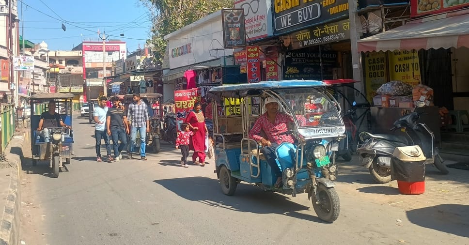 फोटो 10: जयंत कुमार, दुकानदार फोटो 10: जयंत कुमार, दुकानदार