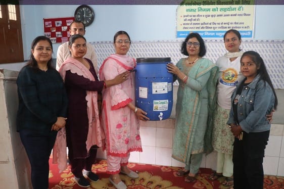 आर्य कन्या वरिष्ठ माध्यमिक विद्यालय जगाधरी में आयोजित कार्यक्रम में उपस्थित महिलाएं व छात्राएं। आर्य कन्या वरिष्ठ माध्यमिक विद्यालय जगाधरी में आयोजित कार्यक्रम में उपस्थित महिलाएं व छात्राएं।