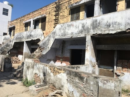 फोटो 27- सोनीपत के मुरथल रोड स्थित ओल्ड हाउसिंग बोर्ड कॉलोनी में खंडहर हुए मकान। संवाद फोटो 27- सोनीपत के मुरथल रोड स्थित ओल्ड हाउसिंग बोर्ड कॉलोनी में खंडहर हुए मकान। संवाद