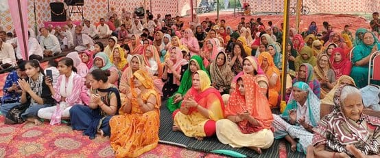 गढ़ीपुख़्ता में  श्री हनुमान धाम पर भागवत कथा करते किरण चंद्र महाराज । संवाद