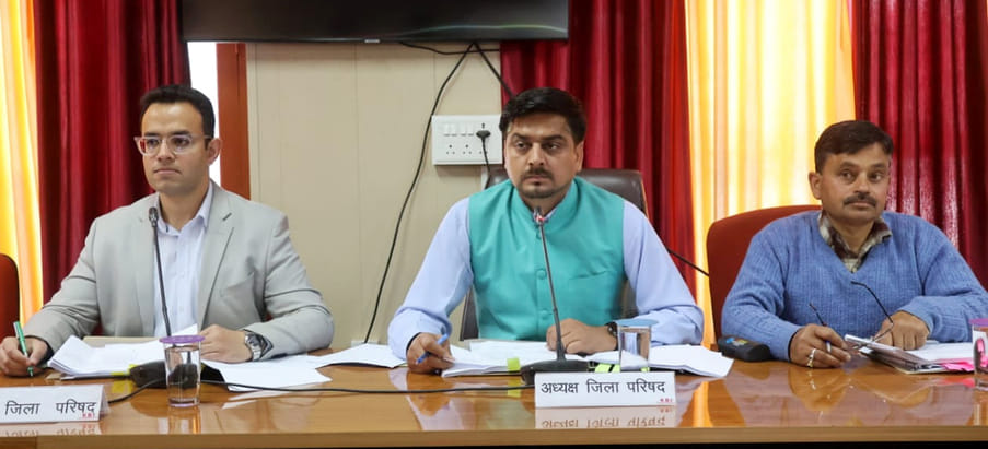 मंडी में जिला परिषद भवन में आयोजित जिला परिषद की त्रैमासिक बैठक में मौजूद सदस्य। संवाद मंडी में जिला परिषद भवन में आयोजित जिला परिषद की त्रैमासिक बैठक में मौजूद सदस्य। संवाद