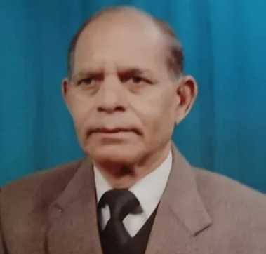 पूर्व सैनिक निदेशालय हमीरपुर में साक्षात्कार देने के लिए पहुंचे पूर्व सैनिक। संवाद