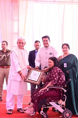 राजभवन में आयोजित पर्पल फेस्ट 2025 को संबोधित करते उपराज्यपाल मनोज सिन्हा। स्त्रोत सूचना विभाग