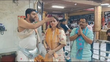बाबा महाकाल के दर्शन करने पहुंची भाजपा प्रवक्ता नाजिया इलाही खान