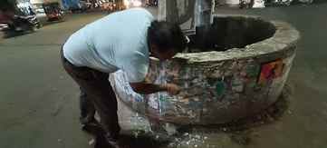 हरीश और उनकी टीम के द्वारा की जा रही सफाई