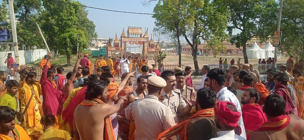 कुरुक्षेत्र। महायज्ञ स्थल के आसपास तैनात पुलिसकर्मी। संवाद