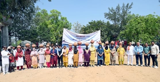 फोटो 11- सोनीपत के गांव जुआं में आयोजित फिट इंडिया फ्रीडम रन प्रतियोगिता के समापन पर मुख्यातिथि