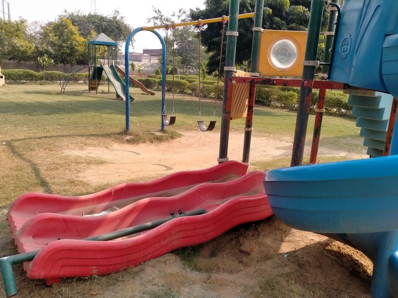 फोटो संख्या:79- हुड्डा पार्क में खराब बड़ा फव्वारा--संवाद