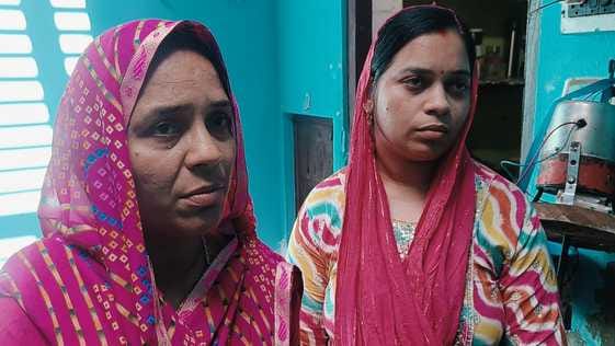गांव सांगाठेड़ा में बच्चों का अंतिम संस्कार करते परिजन और ग्रामीण। संवाद गांव सांगाठेड़ा में बच्चों का अंतिम संस्कार करते परिजन और ग्रामीण। संवाद