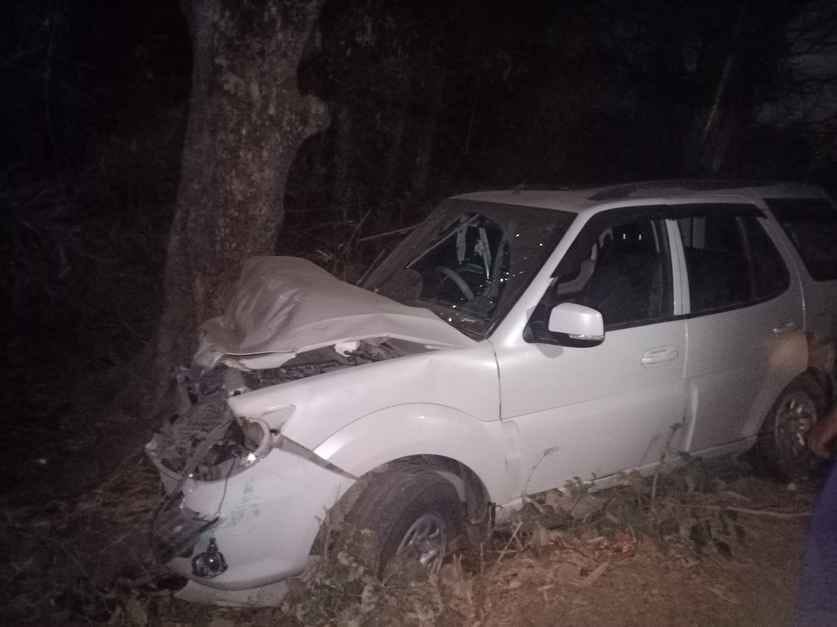 सफारी कार ने ऑटो को मारी टक्कर, पति-पत्नी की मौत, 5 घायल... रास्ते में खत्म हुआ एंबुलेंस का ईंध