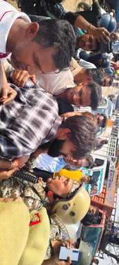 भावनपुर थाना के गोकलपुर निवासी युवक की हत्या के बाद एसएसपी पीडित परिजनो से जानकारी करते
