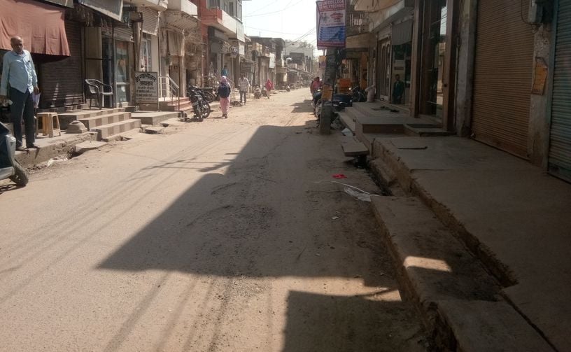 फोटो संख्या:-69 बाजाराें में दुकानदारों द्वरा चबूतरे बनाकर कर किया गया कब्जा---संवाद फोटो संख्या:-69 बाजाराें में दुकानदारों द्वरा चबूतरे बनाकर कर किया गया कब्जा---संवाद
