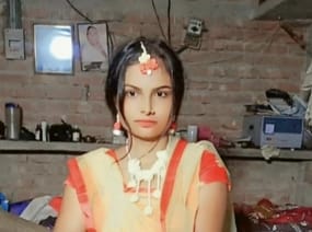 घटनास्थल पर जांच करती पुलिस, मृतका का फाइल फोटो