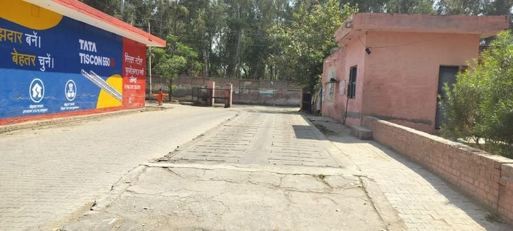 25जेएनडी15: शहर की अनाजमंडी में लगे गंदगी के ढेर। संवाद 25जेएनडी15: शहर की अनाजमंडी में लगे गंदगी के ढेर। संवाद