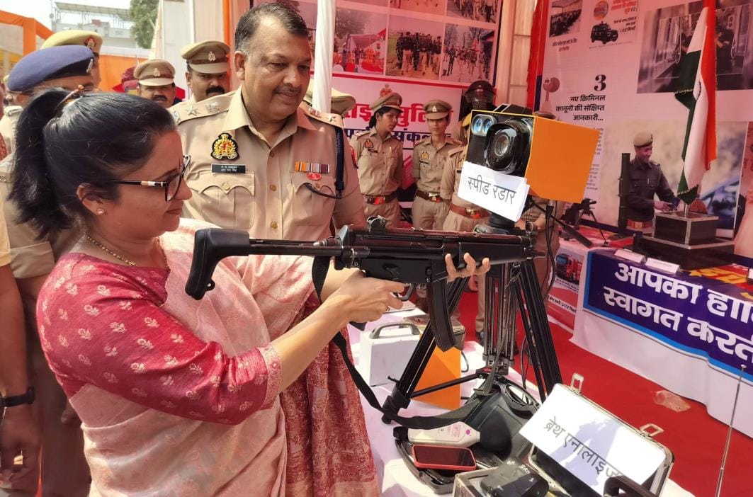  बहराइच के महाराज सिंह इंटर कालेज में मंगलवार को प्रदेश सरकार के आठ वर्ष पूरे होने पर आयोजित का