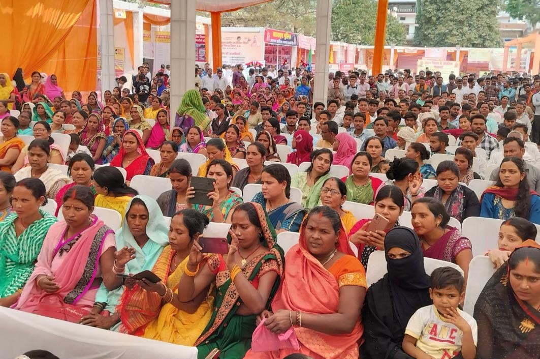  बहराइच के महाराज सिंह इंटर कालेज में मंगलवार को प्रदेश सरकार के आठ वर्ष पूरे होने पर आयोजित का