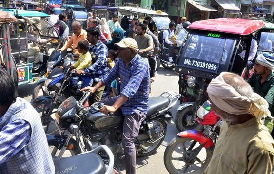 महिला अस्पताल से आंबेडकर पार्क तक लगा जाम। संवाद महिला अस्पताल से आंबेडकर पार्क तक लगा जाम। संवाद