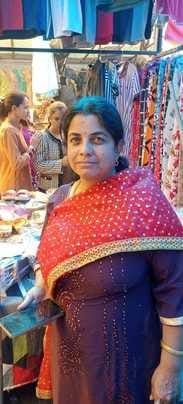 नगरोटा बगवां के लिदबड़ मेले में ग्राहक का इंतजार करते हुए दुकानदार। संवाद नगरोटा बगवां के लिदबड़ मेले में ग्राहक का इंतजार करते हुए दुकानदार। संवाद