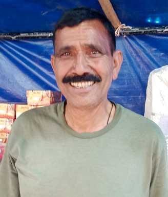 नगरोटा बगवां के लिदबड़ मेले में ग्राहक का इंतजार करते हुए दुकानदार। संवाद नगरोटा बगवां के लिदबड़ मेले में ग्राहक का इंतजार करते हुए दुकानदार। संवाद
