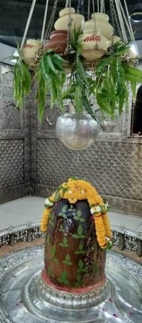 पुजारी पुरोहित अब करेंगे बाबा महाकाल को गर्मी से बचाने के लिए यह उपाय, शिवलिंग पर बांधेंगे 11 म