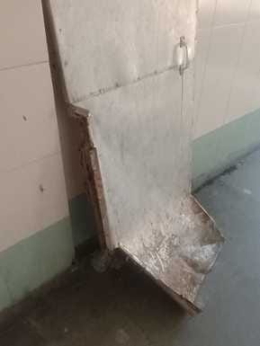 26सीटीके55-छात्रावास सात में खराब व गंदा शौचालय। संवाद 26सीटीके55-छात्रावास सात में खराब व गंदा शौचालय। संवाद