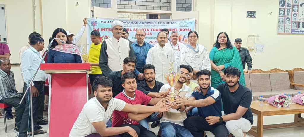 26सीटीके55-छात्रावास सात में खराब व गंदा शौचालय। संवाद 26सीटीके55-छात्रावास सात में खराब व गंदा शौचालय। संवाद