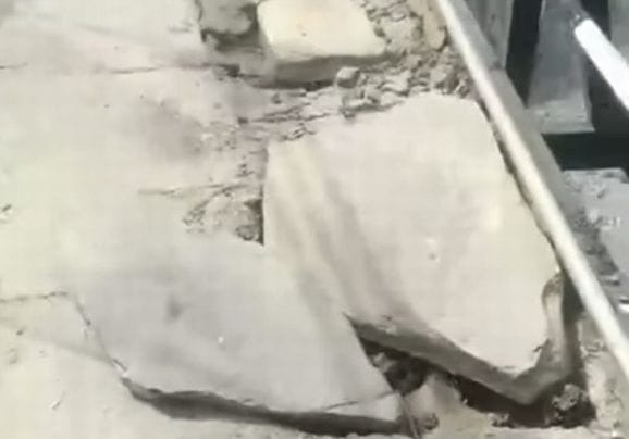 चंबा के लेच में जर्जर होने के बाद आवाजाही के लिए बंद किया गया पैदल पुल। स्रोत-जागरूक पाठक चंबा के लेच में जर्जर होने के बाद आवाजाही के लिए बंद किया गया पैदल पुल। स्रोत-जागरूक पाठक
