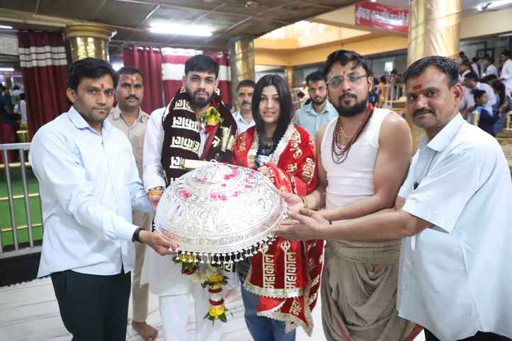 मस्तक पर चन्द्र और त्रिपुंड भस्म आरती मे आज कुछ ऐसे श्रंगारित हुए बाबा महाकाल, आज इन्होंने किया मस्तक पर चन्द्र और त्रिपुंड भस्म आरती मे आज कुछ ऐसे श्रंगारित हुए बाबा महाकाल, आज इन्होंने किया