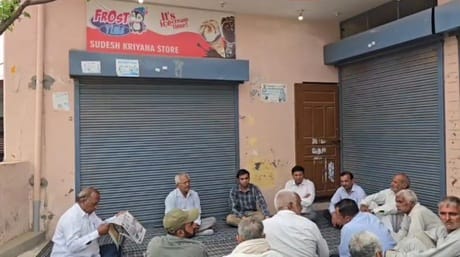 नारायणगढ़ के सरकारी अस्पताल से पोस्टमॉर्टम के बाद शव को लेकर जाते परिजन। संवाद नारायणगढ़ के सरकारी अस्पताल से पोस्टमॉर्टम के बाद शव को लेकर जाते परिजन। संवाद