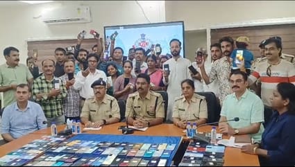 उज्जैन पुलिस ने लोटे 309 लोगों के चेहरों पर खुशी