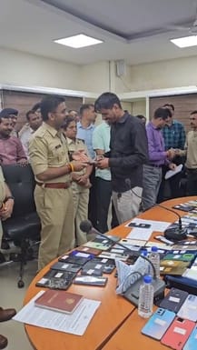 उज्जैन पुलिस ने लोटे 309 लोगों के चेहरों पर खुशी