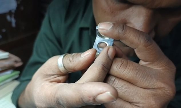 मजदूर को मिट्टी में मिला हीरा, हीरा खदान से 10 दिनो में मिले जेम्स क्वालिटी के 2 हीरे।
