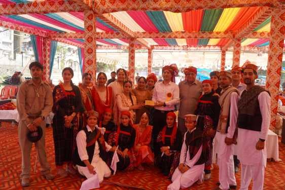 सात दिवसीय नलवाड़ मेला बरच्छवाड़ का खूंटी गाड़ शुभारंभ करते मुख्य अतिथि अतिरिक्त उपायुक्त रोहित सात दिवसीय नलवाड़ मेला बरच्छवाड़ का खूंटी गाड़ शुभारंभ करते मुख्य अतिथि अतिरिक्त उपायुक्त रोहित