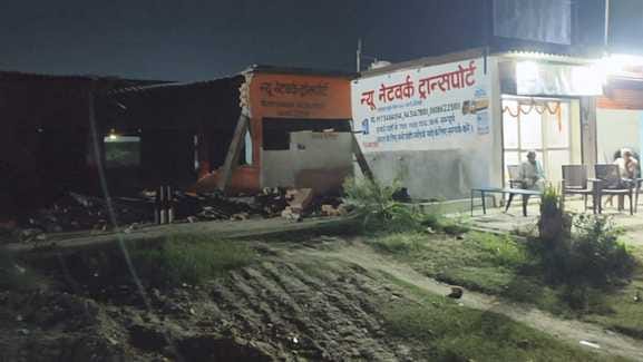 ढ़ाहा गया लाइन होटल व मौके पर पहुंची पुलिस
