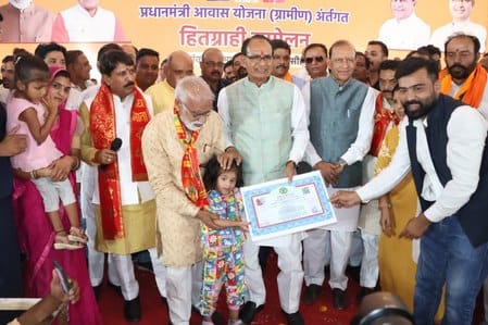 केन्द्रीय कृषि मंत्री शिवराज सिंह चौहान प्रधानमंत्री ग्रामीण आवास योजना के हितग्राही सम्मेलन को