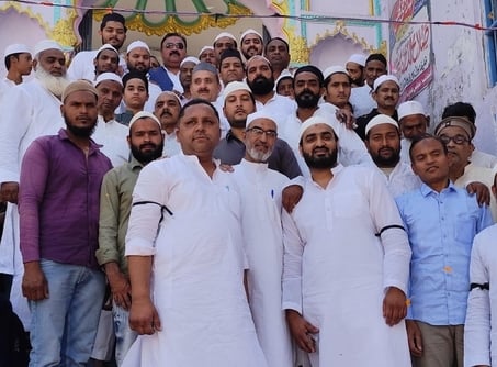 नींदडू में शुक्रवार को जुमे की नमाज के बाद प्रदर्शन करते नमाजी। संवाद।