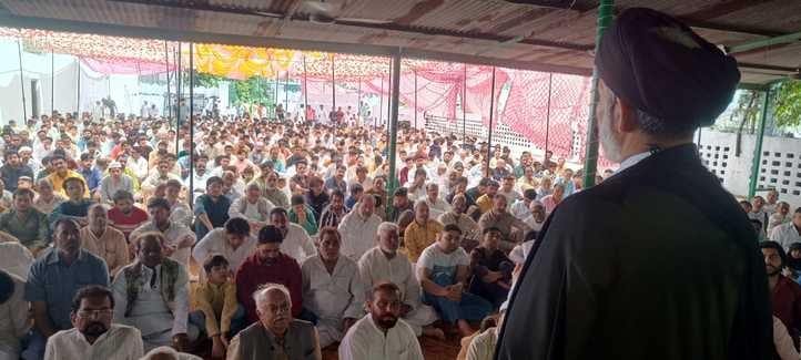 रेलवे रोड स्थित बड़ी मांसाबिया में अलविदा जुमे की नमाज अदा करते आकीदतमंद में। रेलवे रोड स्थित बड़ी मांसाबिया में अलविदा जुमे की नमाज अदा करते आकीदतमंद में।